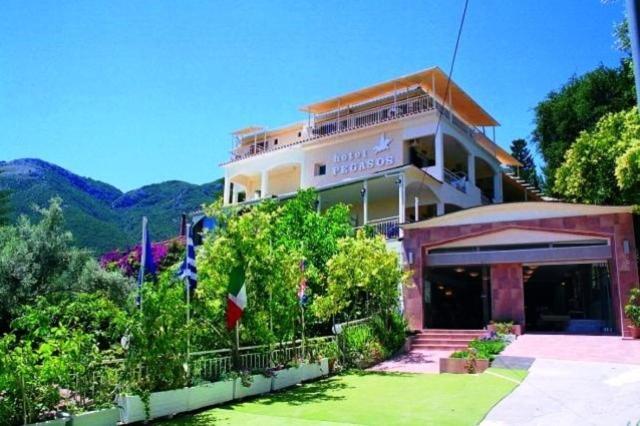 Hotel Pegasos Nikiana Exteriér fotografie